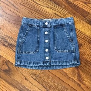 Old Navy Blue Jean Denim Skirt
School Uniform Bottoms
4 / 5 XS Extra Small 
Snap